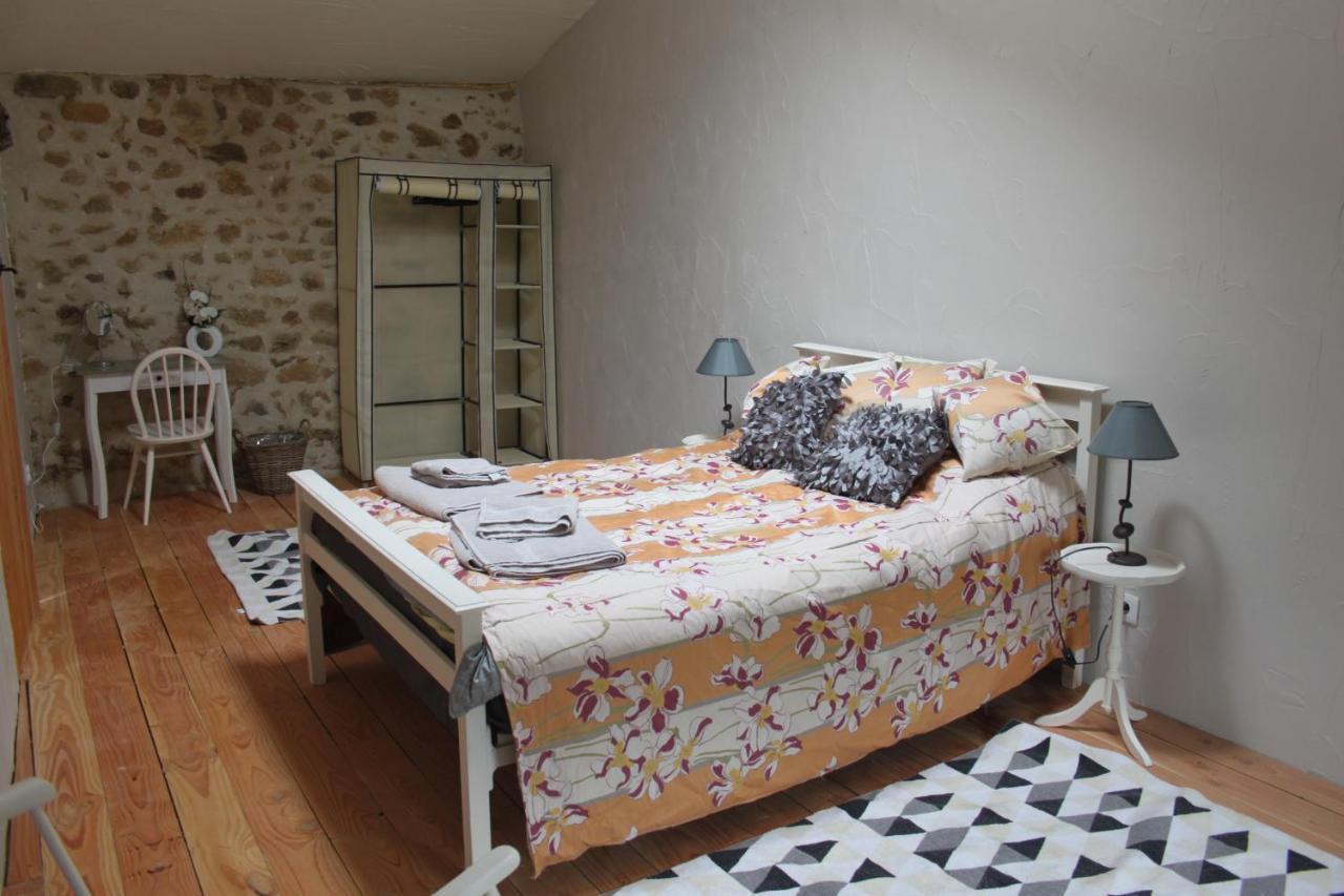 Gite La Pimparola Villa Nouic Esterno foto